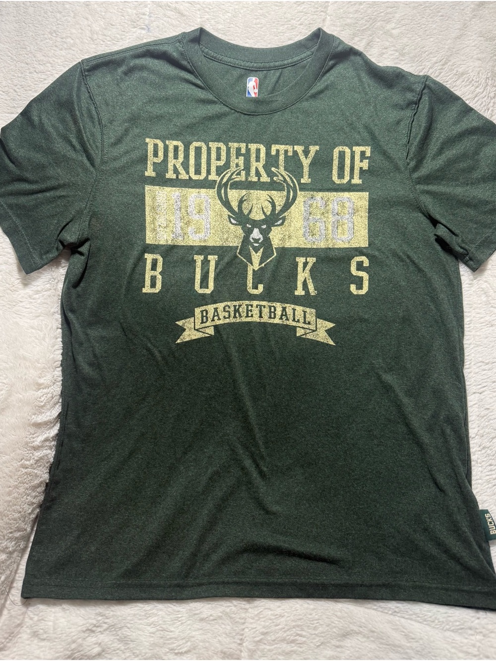 Men’s Milwaukee Bucks 'Property of' Green Graphic Tee Sz Medium